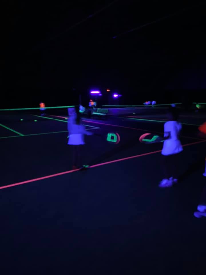 Glow in the dark tennis blacklight