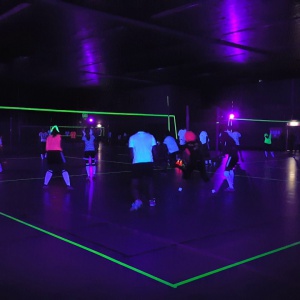 blacklight volleybal